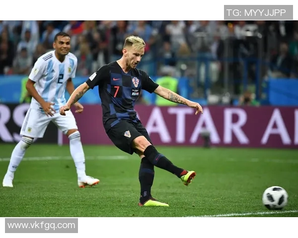 拉基蒂奇与昔日队友重聚共话足球岁月再续传奇情缘