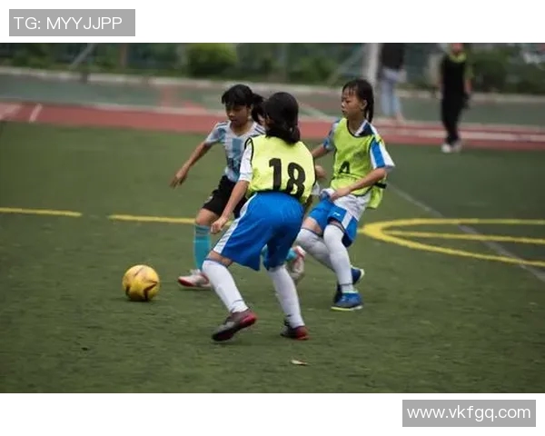 小快灵前锋传统的演变与现代足球战术的融合探讨