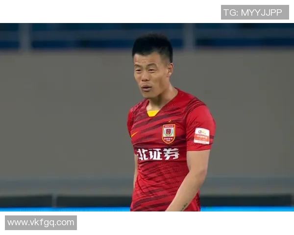 谭龙精彩抽射破门助力球队逆转胜利展现超凡球技