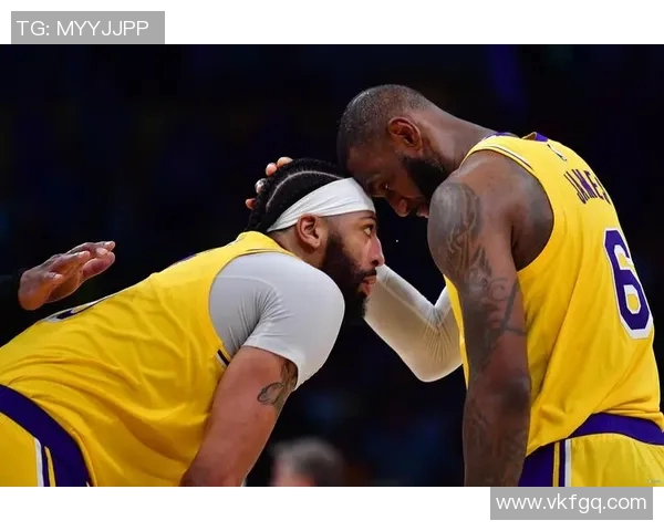 湖人轻取开拓者，晋级西部半决赛：重返荣耀之路