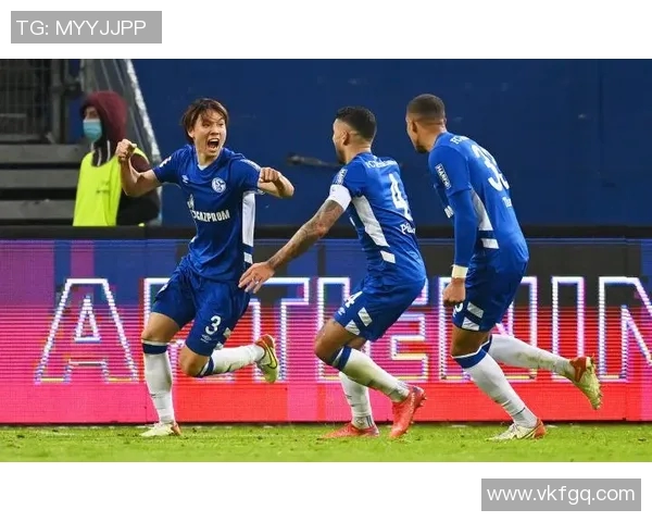 汉堡遭遇惨败,客场不敌强大的沙尔克04队 汉堡遭遇惨败,客场不敌强大的沙尔克04队