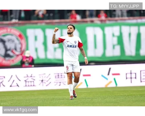 玉昆克莱伯头球绝杀瞬间回顾展现足球激情与团队精神